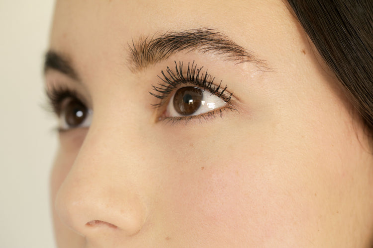 Ultra Rich Volumizing Mascara (MINI SIZE 4ML)